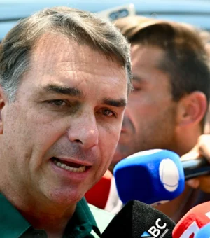 Flávio visita Bolsonaro pela 1º vez após autorização de Moraes