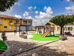 Prefeito de Arapiraca entrega praça modernizada no bairro Cavaco nesta sexta (12)