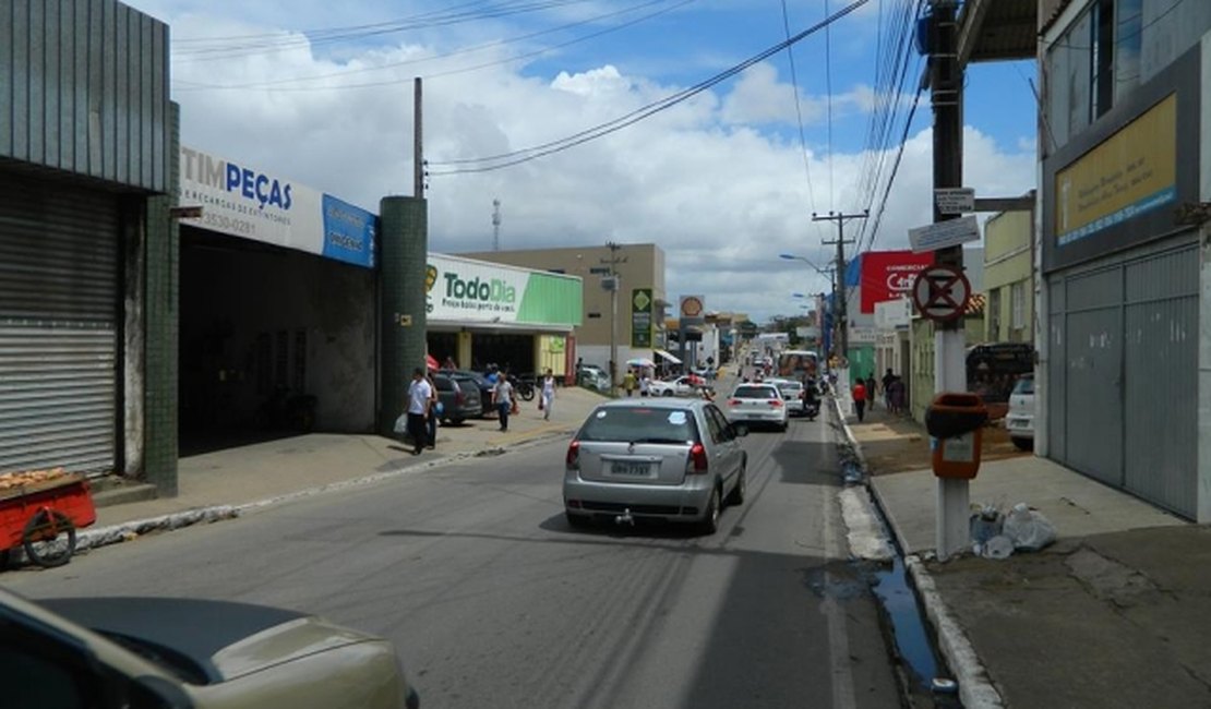 Homem furta produtos de supermercados em Arapiraca