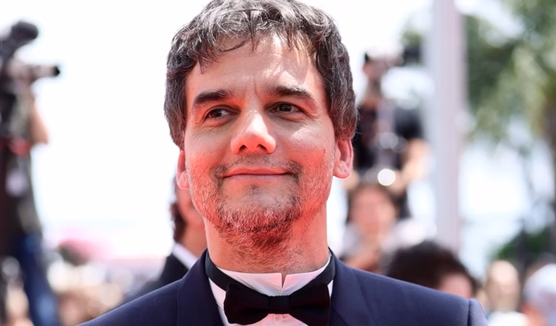 Emocionado, Wagner Moura se pronuncia e celebra prêmio em Cannes