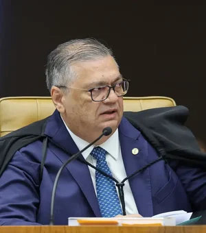 Dino e Zanin votam para julgar Moraes e Mendonça na mesma sessão