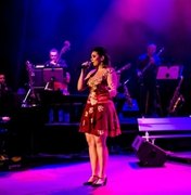 Aberto ao público, Lara Melo interpreta músicas de Chico Elpídio em teatro de Arapiraca