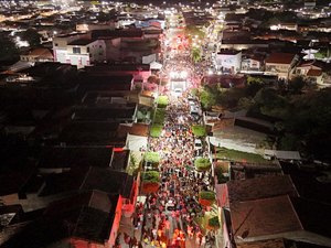 Bloco Poca Tênis reúne multidão e consolida tradição em Major Izidoro