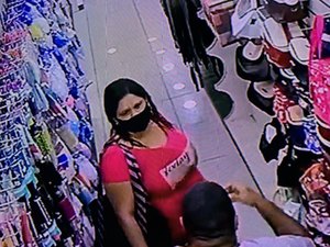[Vídeo] Dupla furta mercadorias diante das câmeras de segurança em loja de Arapiraca