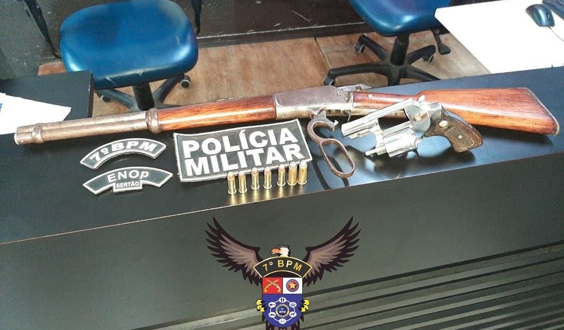 Motorista é preso no Sertão de Alagoas após ser flagrado com armas e munições