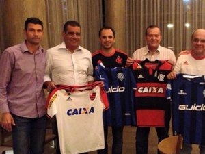 Cúpula do CSA viaja para negociar com novo técnico e observar atletas