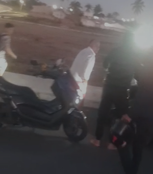 Colisão entre carro e moto é registrada na Ladeira do Claudionor, em Arapiraca