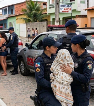 Bebê é encontrado sozinho em casa e pais são presos na Barra de Santo Antônio