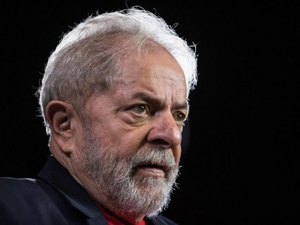 [Vídeo] Lula é pressionado pela família e namorada a aceitar cumprir pena em casa