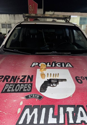 Dupla é presa com crack e revólver durante ação policial em Matriz de Camaragibe