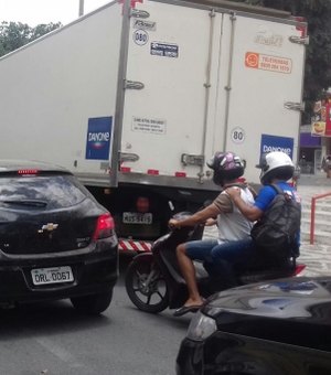 Colisão deixa o trânsito lento no centro de Arapiraca
