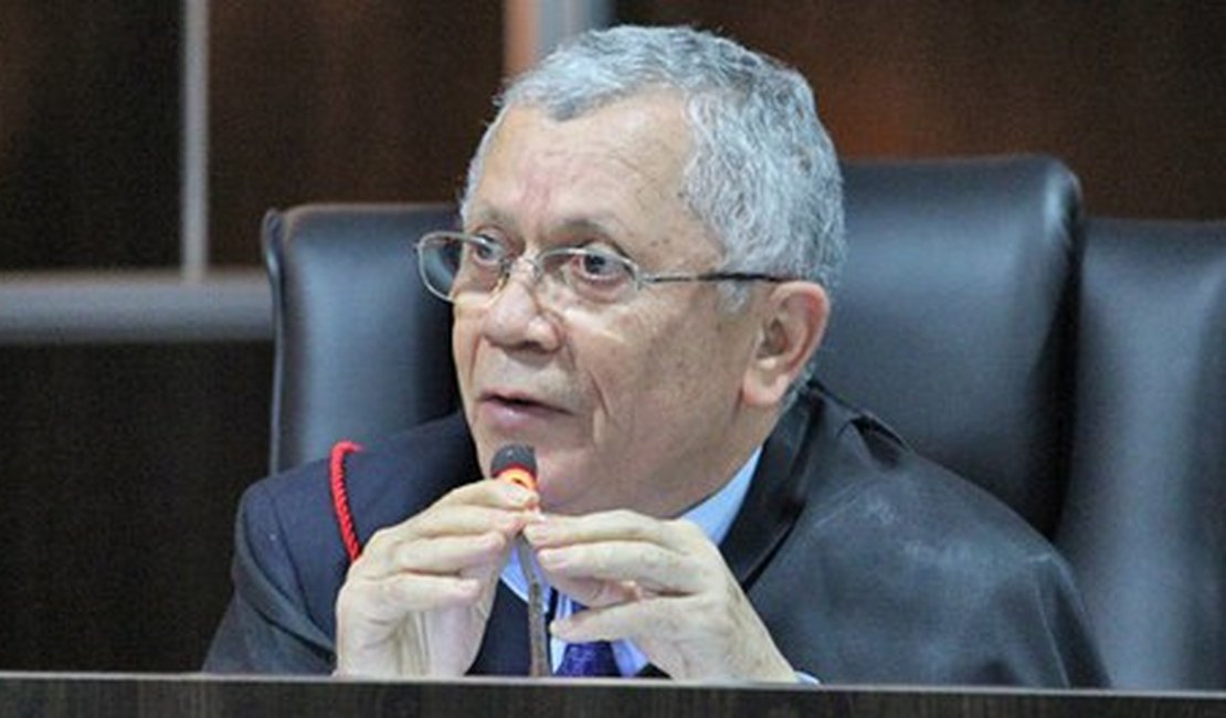 TRE/AL reforma decisão e prefeito de Porto de Pedras permanece no cargo