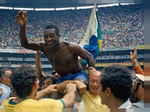 'Pelé' volta a ser estrela planetária pela Netflix
