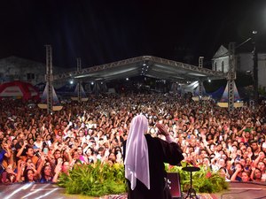 Milhares de pessoas celebram a 140ª edição da Festa de Bom Jesus dos Navegantes em Penedo