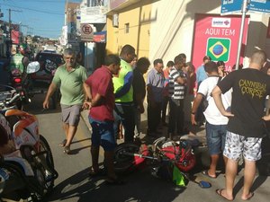 Motociclista e veículo são arremessados após colisão com caminhonete 