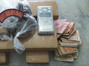 Jovem é presa com mais de 4 kg de maconha na parte alta de Maceió