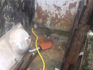 [Vídeo] Moradores do Pinheiro denunciam desperdício de água em áreas abandonadas