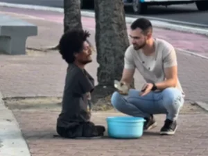 Cadeirante que viralizou em Maceió é enterrado como indigente no Recife