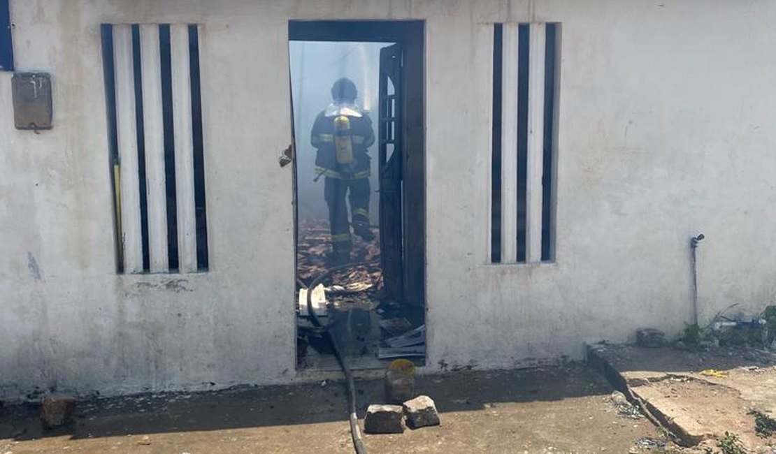 Incêndio em residência e mercadinho em São Miguel deixa um morto