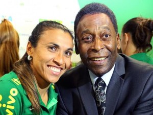 'Acho muito justa a homenagem', diz Pelé sobre mudança em nome de estádio