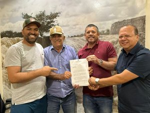 Prefeito de Igaci encaminha projeto de reajuste de 6% aos servidores da Educação