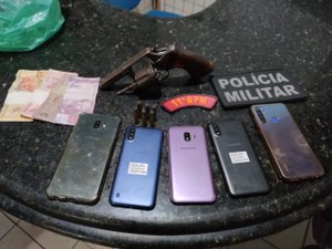 Dupla é detida por roubo, porte ilegal e receptação em Coruripe