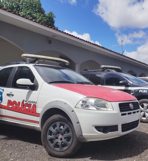 Embriagado e armado com foice, pai ameaça o próprio filho de morte em Arapiraca