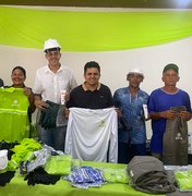Prefeitura de Junqueiro entrega novos fardamentos e EPIs a garis e profissionais da limpeza pública