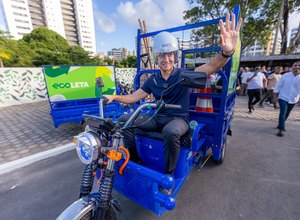 JHC inova na coleta sustentável, trocando carroças de tração animal por triciclos elétricos