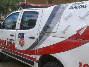 Homem invade residência da ex, a impede de entrar no local e foge antes da chegada da PM