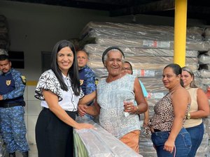 Prefeitura entrega mil colchões aos afetados pelas chuvas em São Luís do Quitunde