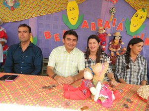 Prefeito José Adelson prestigia Arraiá da Saúde