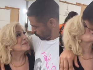 Cauã Reymond e Susana Vieira se beijam nos bastidores da Globo