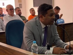 Em sessão da Câmara, vereador expõe caos na saúde de Jequiá da Praia