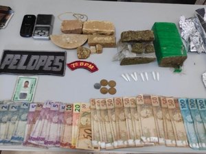 Homem é preso com maconha, crack e cocaína em Ouro Branco 