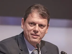 Moraes autoriza Tarcísio a visitar Bolsonaro na prisão nesta quinta-feira (22)