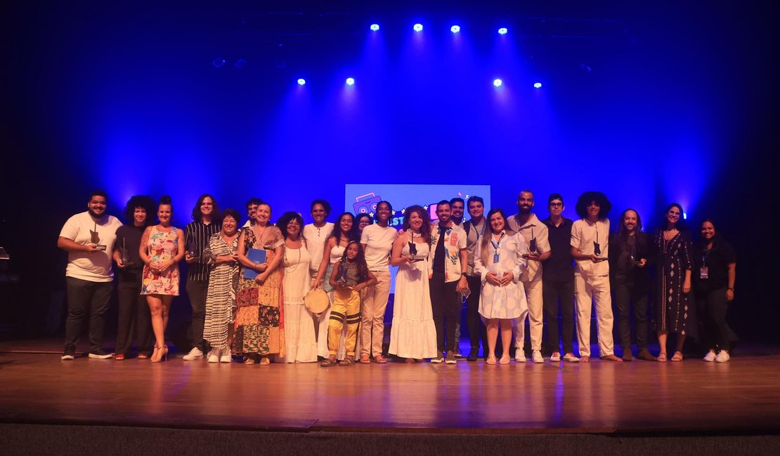 Festival Em Cantos de Alagoas revela novos talentos da música popular em grande final