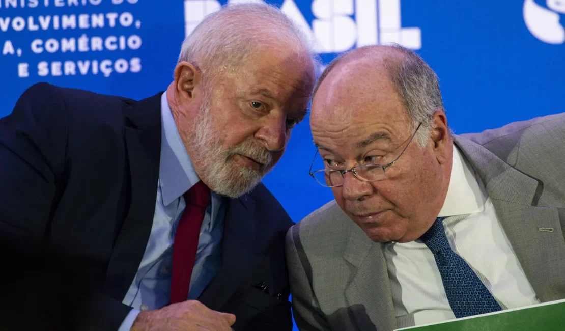 Lula se reúne com Mauro Vieira em meio à crise com brasileiros deportados em voo dos EUA