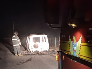 [Vídeo] Veículo incendeia na zona rural de Jacuípe