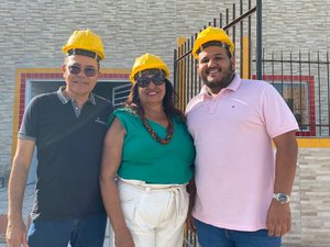 Prefeito visita obras de escolas de Matriz de Camaragibe