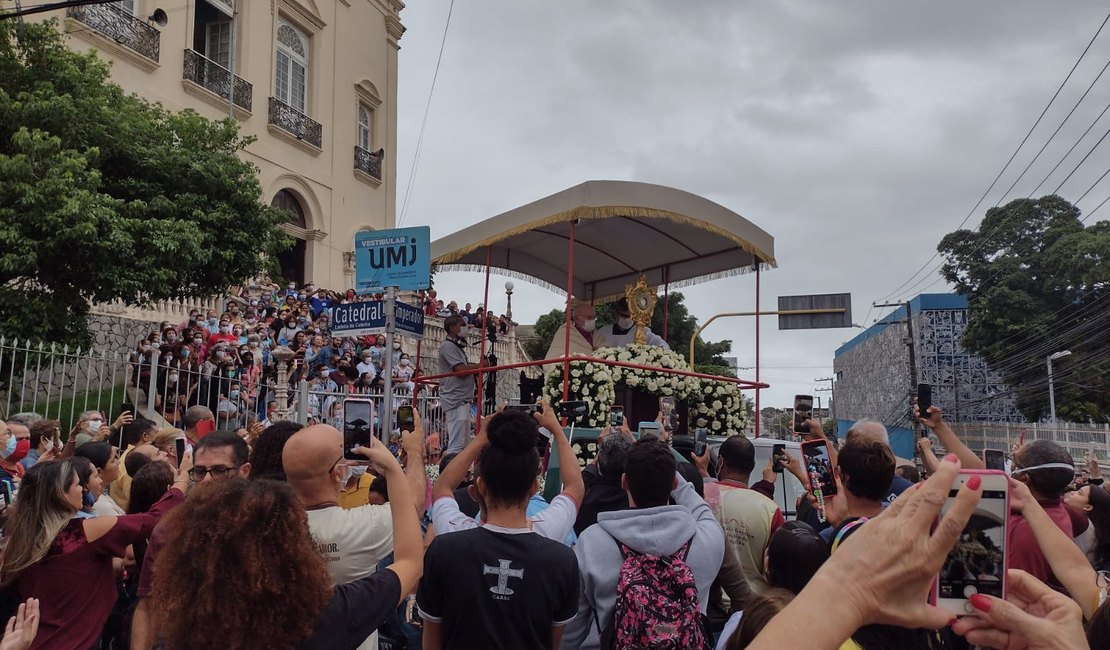 Católicos celebram Corpus Christi na Catedral Metropolitana de Maceió