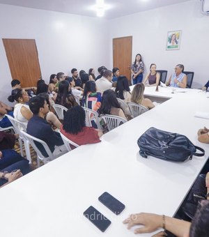 Prefeita Tia Júlia anuncia novo concurso público em Palmeira dos Índios