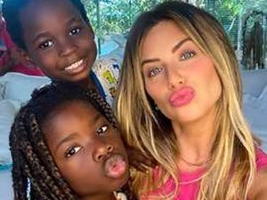 Giovanna Ewbank mostra surpresa de aniversário de Titi e Bless para Bruno Gagliasso