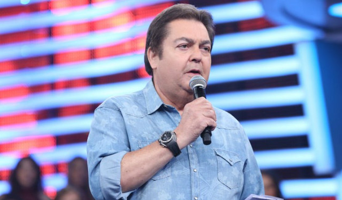 Faustão comete gafe ao vivo e web não perdoa