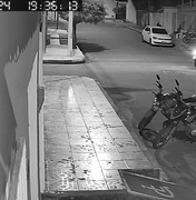 [Vídeo] Motociclista de aplicativo tem celular roubado durante assalto em Arapiraca