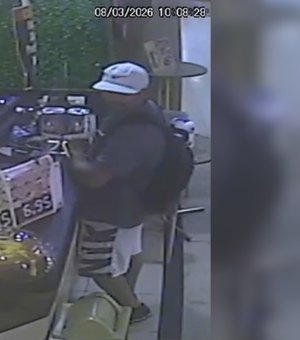 [Vídeo] Funcionária se vira fazer suco e tem celular furtado em lanchonete de supermercado na Jatiúca