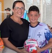 Prefeita Edilza Alves entrega novos materiais aos alunos da Escola de Esportes em Lagoa da Canoa