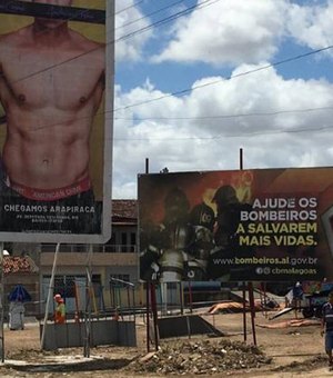 Prefeitura de Arapiraca afirma que vai retirar outdoors e placas de publicidade irregulares 