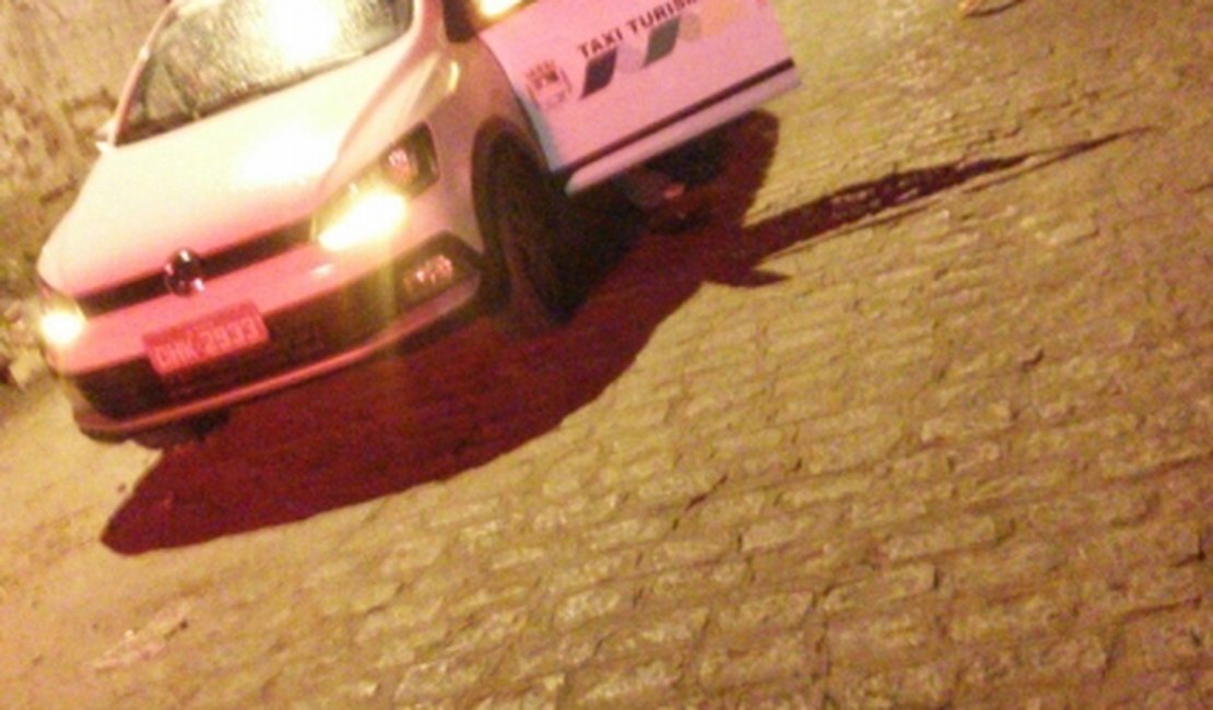 Após morte, taxistas realizam protesto em Maceió