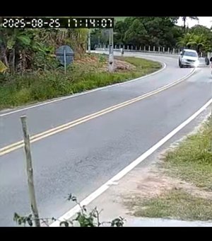 [Vídeo] Pneu de veículo voa e quase atinge motociclista no Passo de Camaragibe